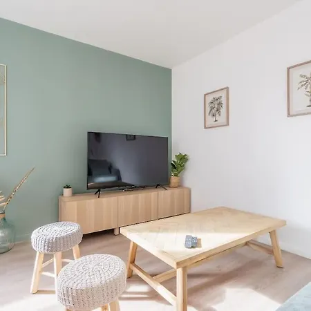 Le Prague - Parking - Disneyland - Balcon * Montevrain